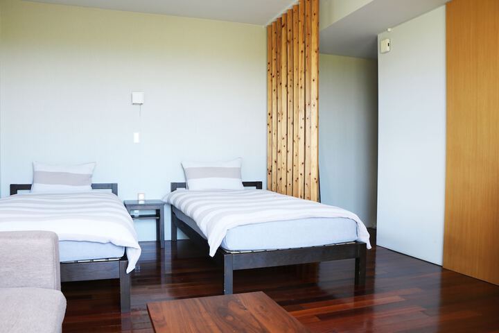 Room 4 of 27