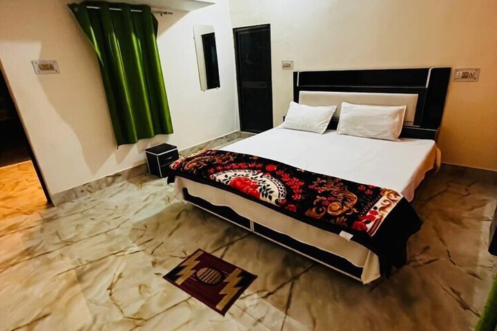 Room 7 of 11
