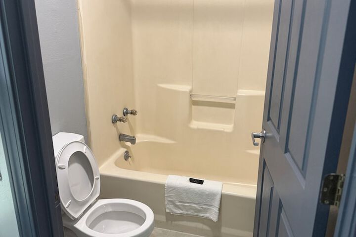 Room 46 of 85