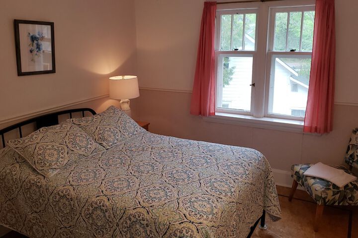 Room 3 of 215