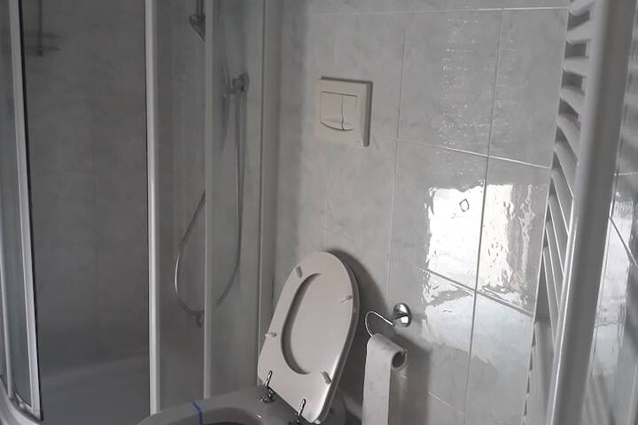 Room 10 of 13