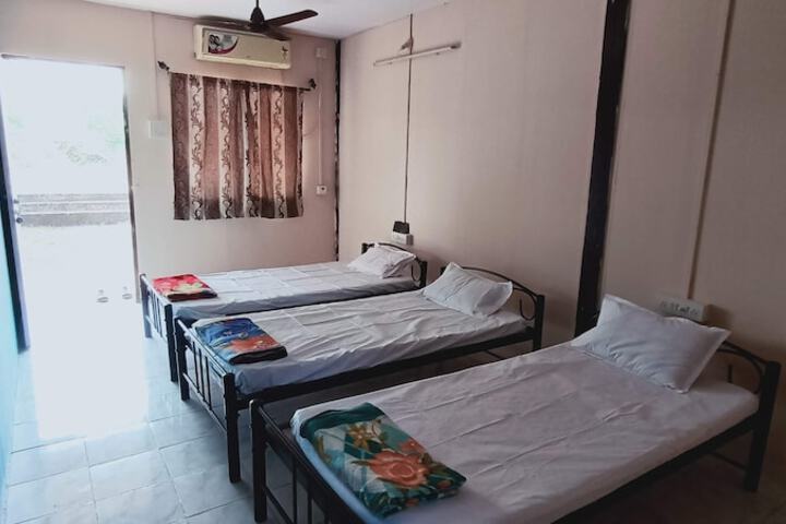 Room 12 of 102