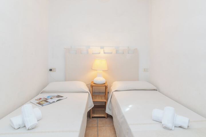 Room 6 of 24