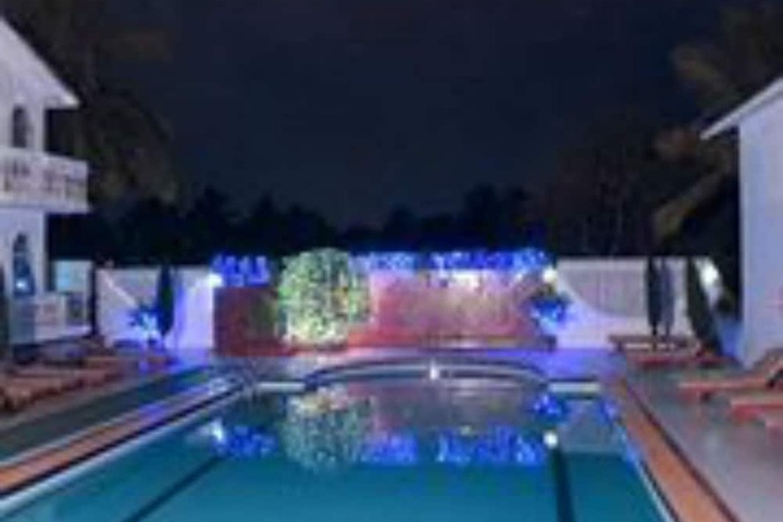 Pool Hotel