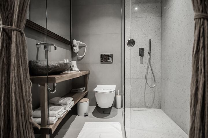 Room 42 of 60