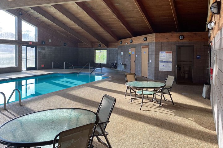 Pool 20 of 28