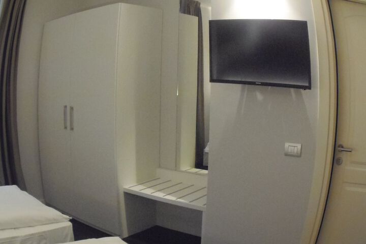 Room 25 of 64