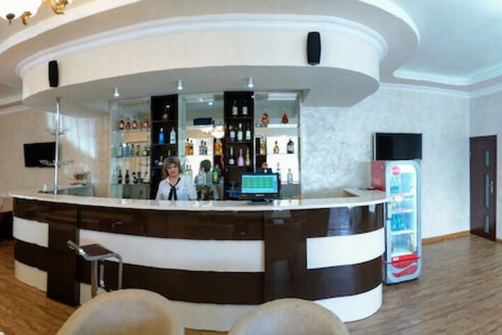 Lounge 28 of 32