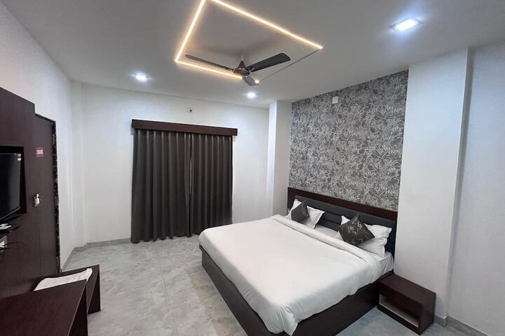 Room 13 of 38