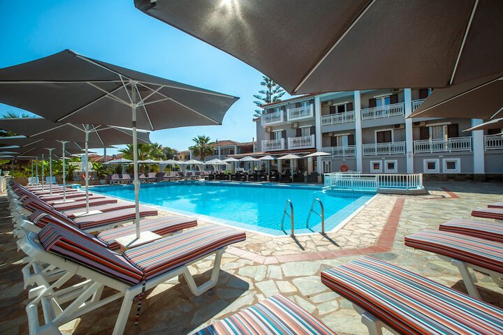 Sundeck 34 of 37