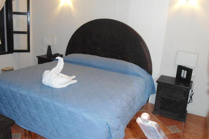 Room 6 of 12