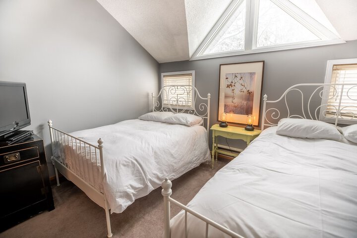 Room 162 of 402