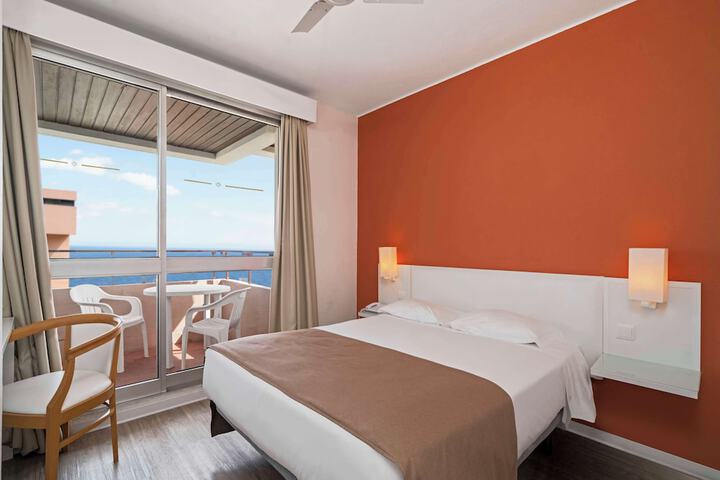 Room 10 of 75
