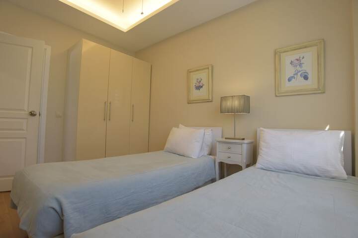 Room 16 of 46
