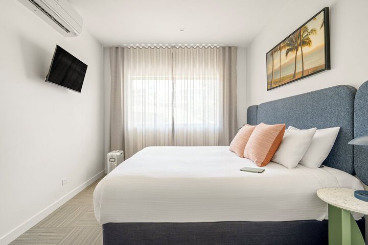 Room 8 of 28