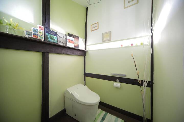 Room 10 of 14