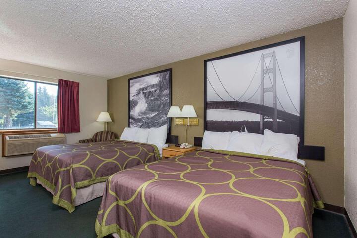 1 Queen Bed (4 of 11)