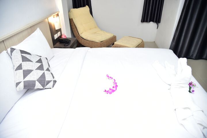 Room 5 of 13