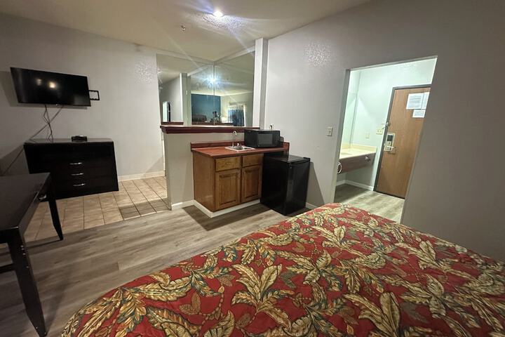 Room 9 of 33