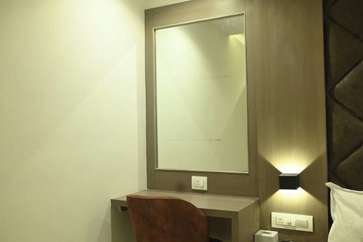 Room 20 of 38