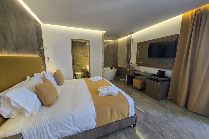 Room 9 of 38