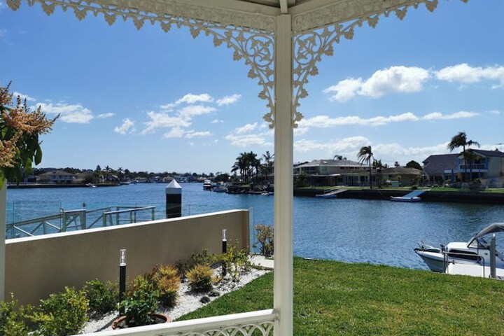 Hotel Exterior 36 of 45