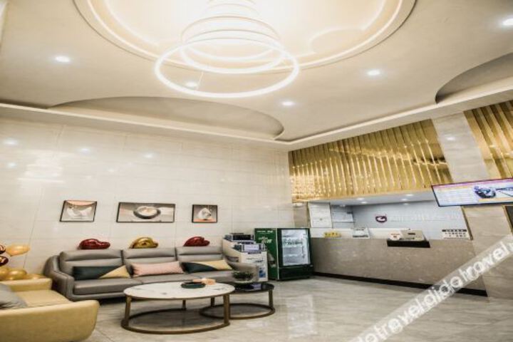 Hotel Interior 10 of 32