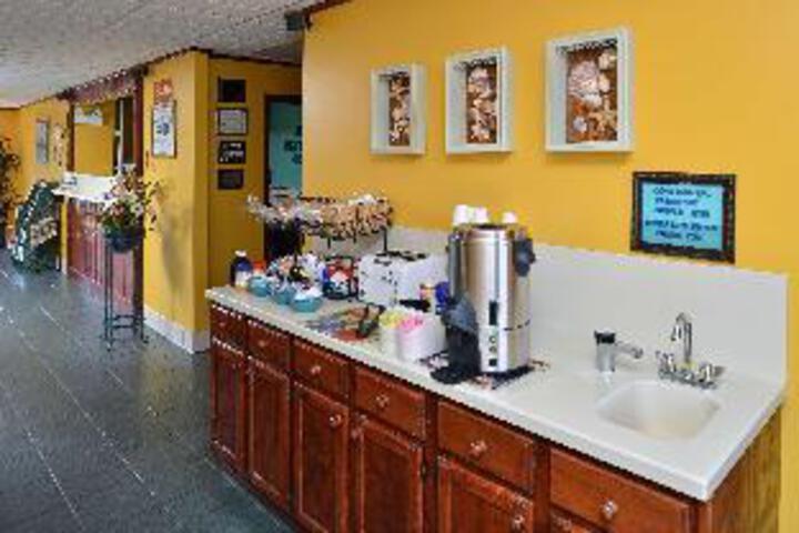 Breakfast/Coffee Service 18 of 22