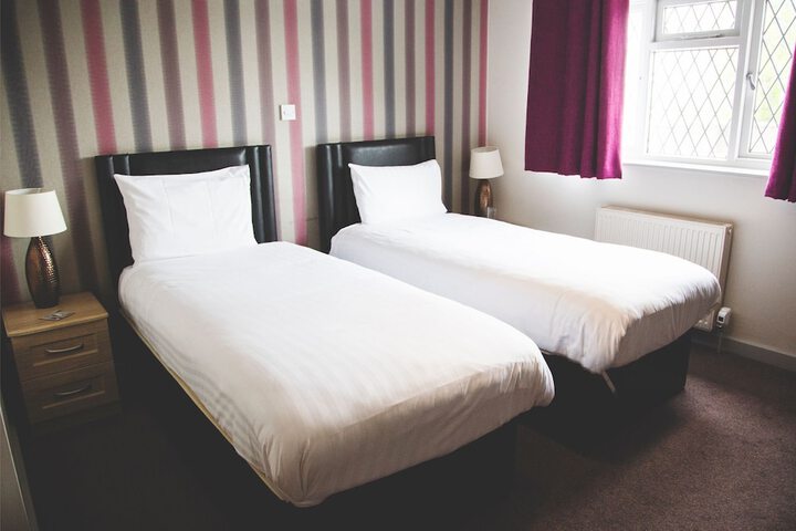 Room 2 of 32
