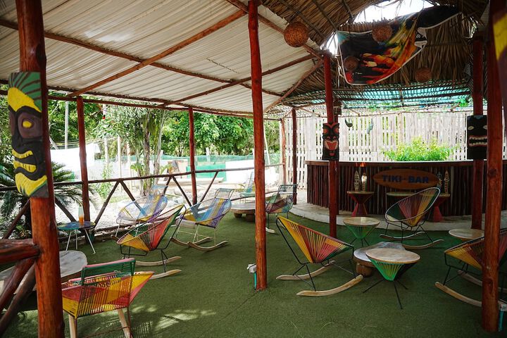 Lounge 129 of 163