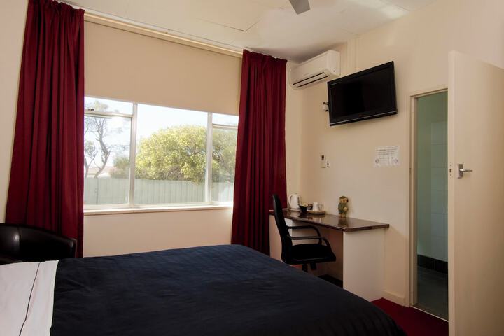 Room 10 of 27