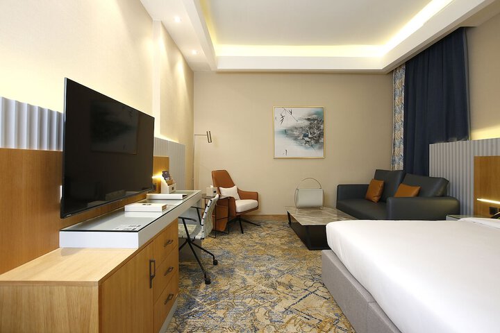 Room 14 of 66