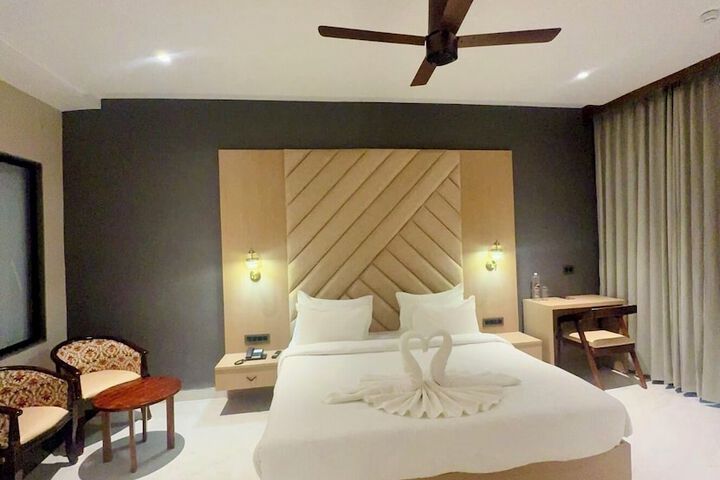 Room 28 of 103