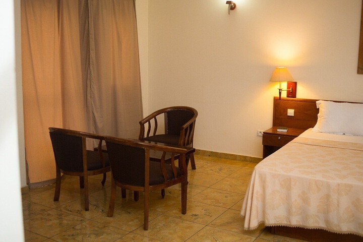 Room 12 of 18