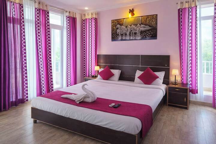 Room 4 of 12