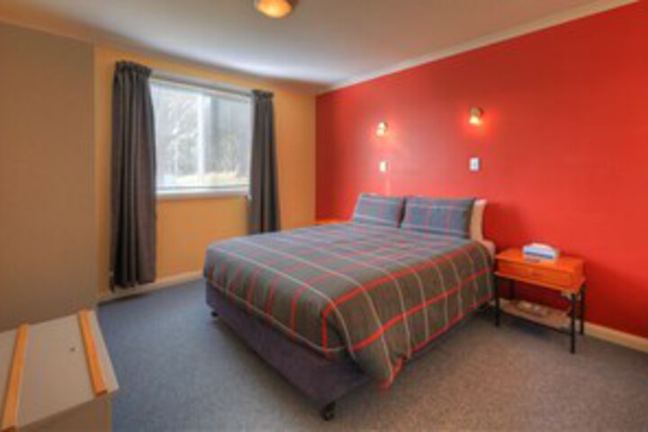 Room 28 of 195
