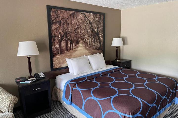 2 Queen Beds (3 of 3)