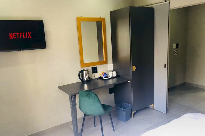 Room 43 of 241