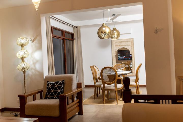Room 2 of 67