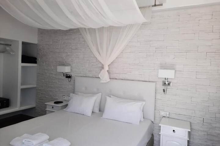 Room 15 of 44