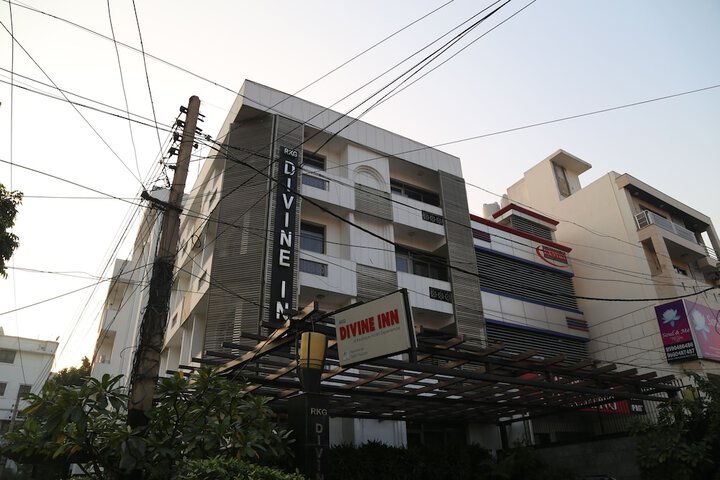 Divine Inn Hotel