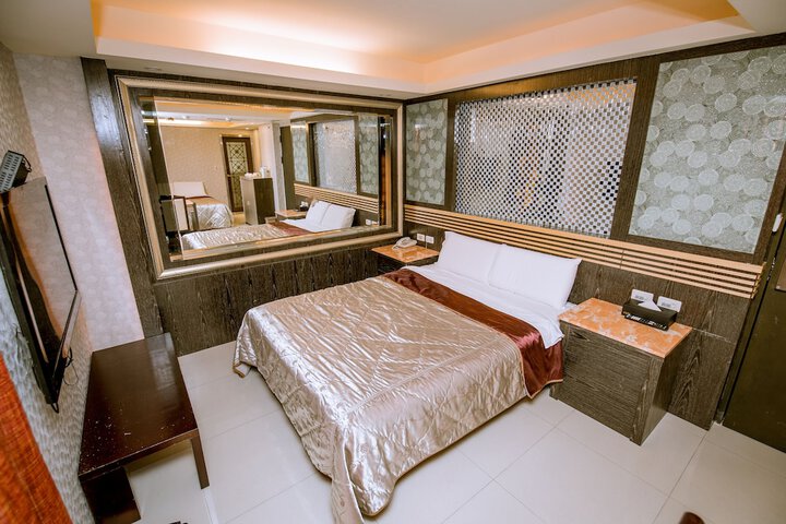 Room 8 of 72