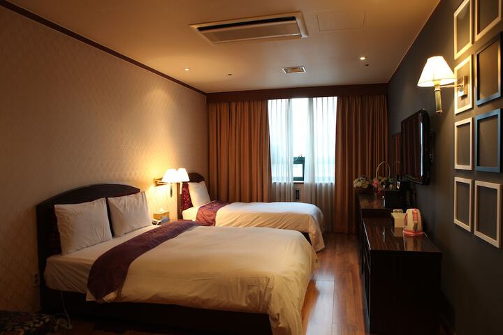 Room 3 of 35