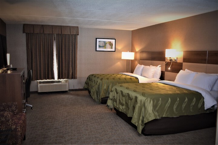 2 Queen Beds (2 of 11)