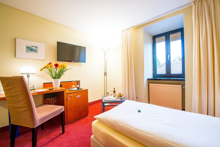 Room 10 of 45