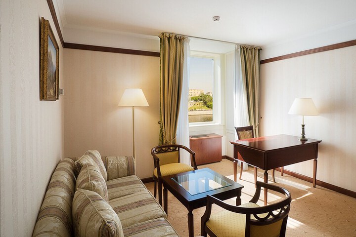 Room 40 of 219