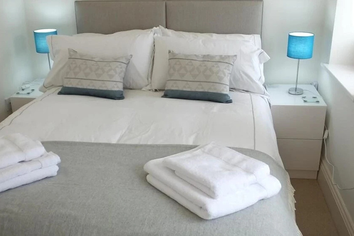 Room 4 of 14