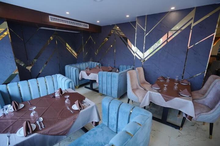 Dining 67 of 77