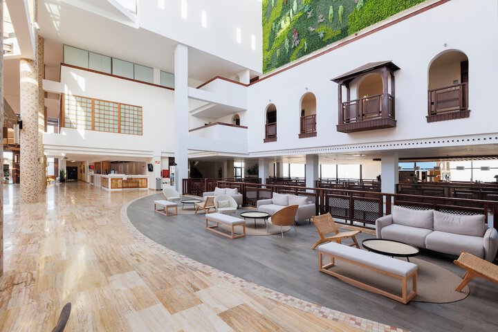 Entrance & Lobby