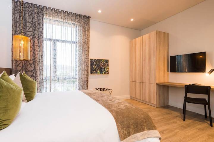 Room 3 of 37